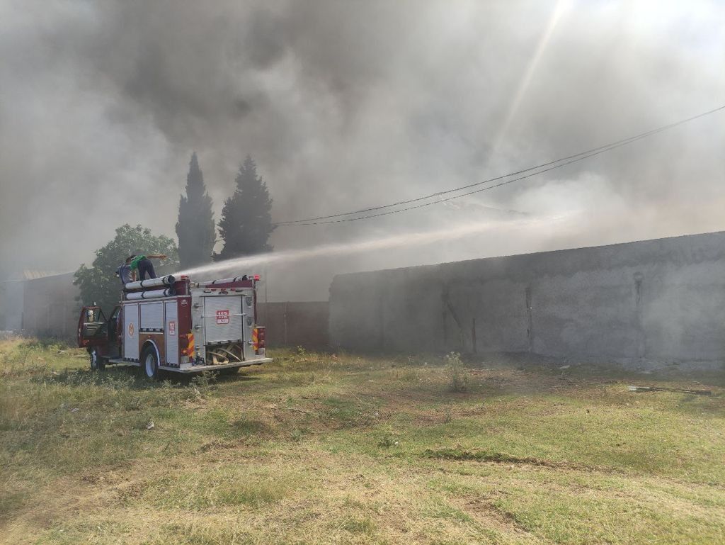 İzmir'de geri dönüşüm fabrikasında korkutan yangın