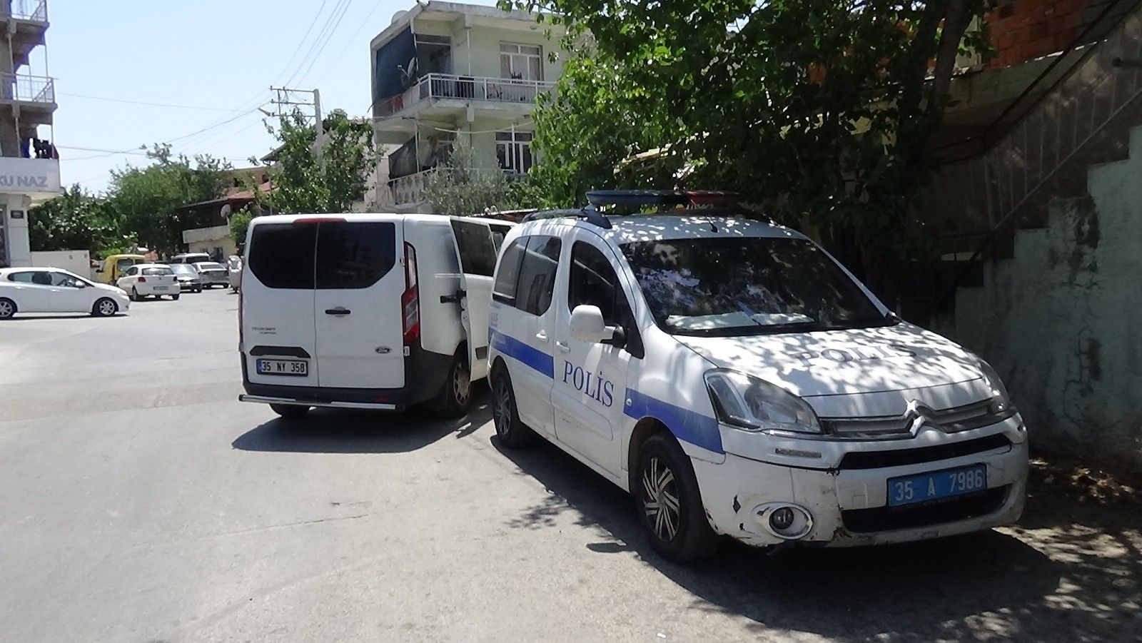 İzmir'de şüpheli ölüm: Yaşadığı evde ölü bulundu