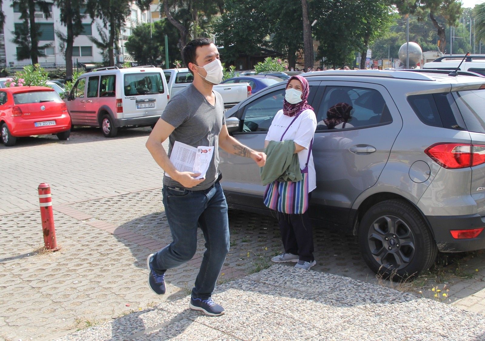 İzmir'de YKS heyecanı: Koşarak sınava yetiştiler