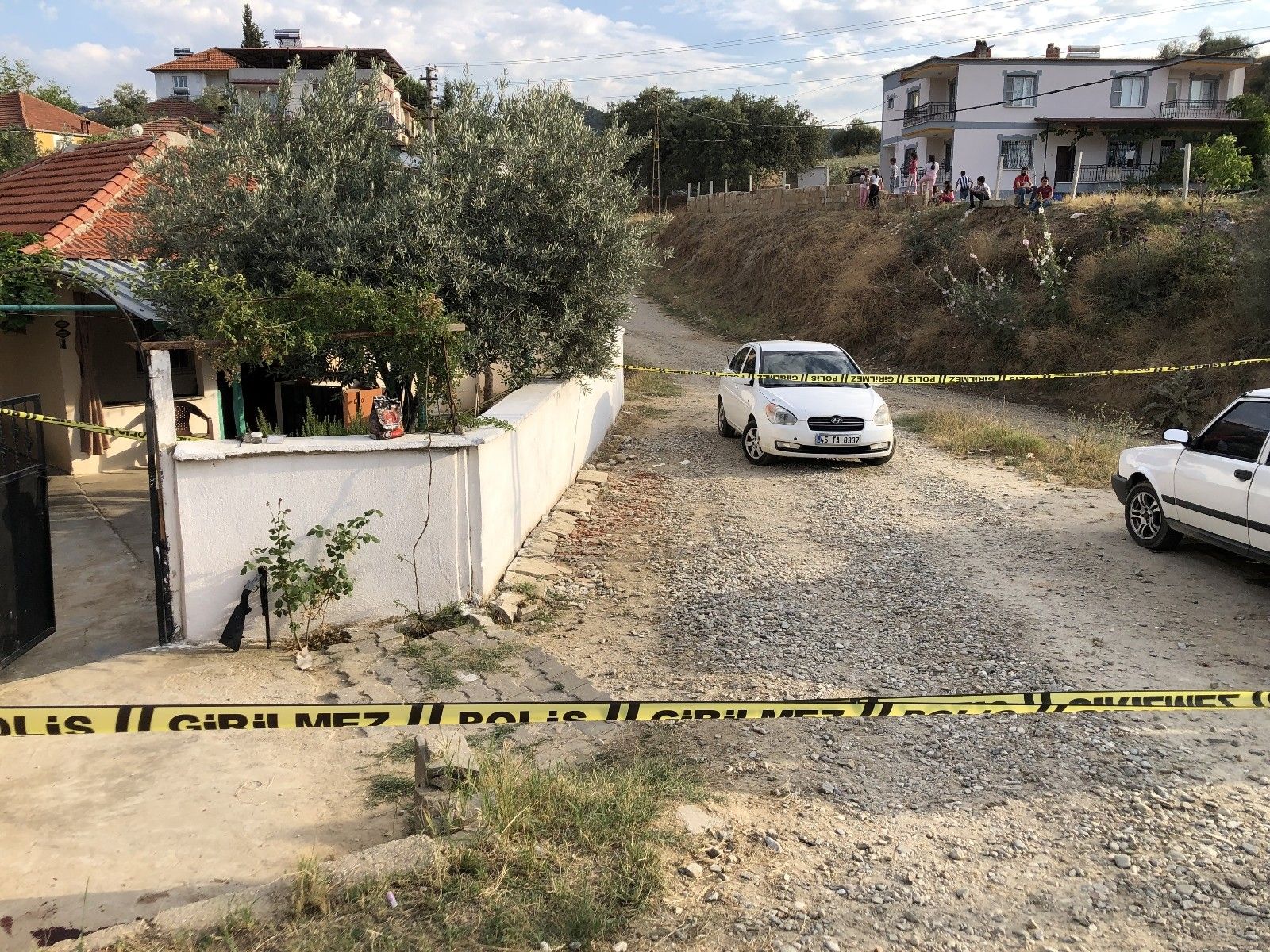 Komşusunu tüfekle öldürdü, ardından intihar etti