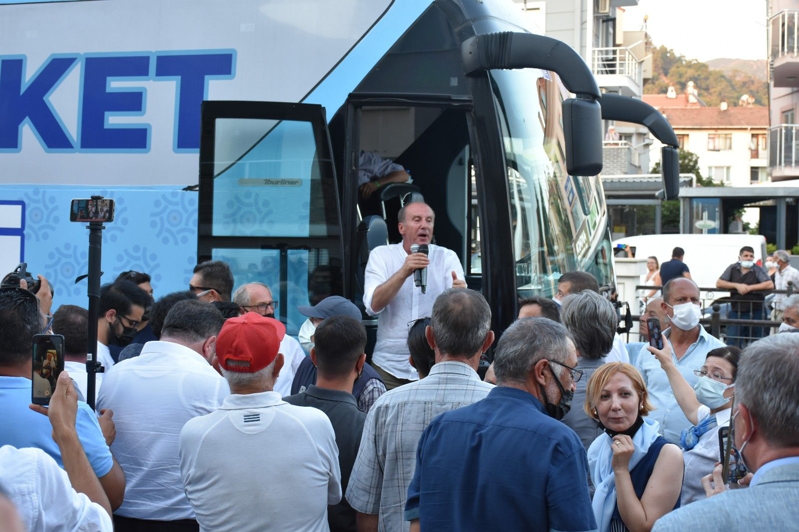 Muharrem İnce, Marmaris'te Memleket Partisi İlçe Ofisi'ni açtı