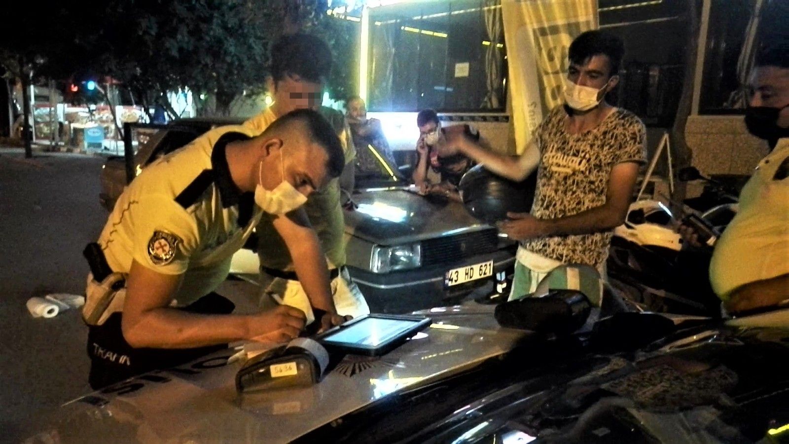 Polisin alkollü sürücüyle imtihanı: "Ciğerlerim yetmiyor abi"