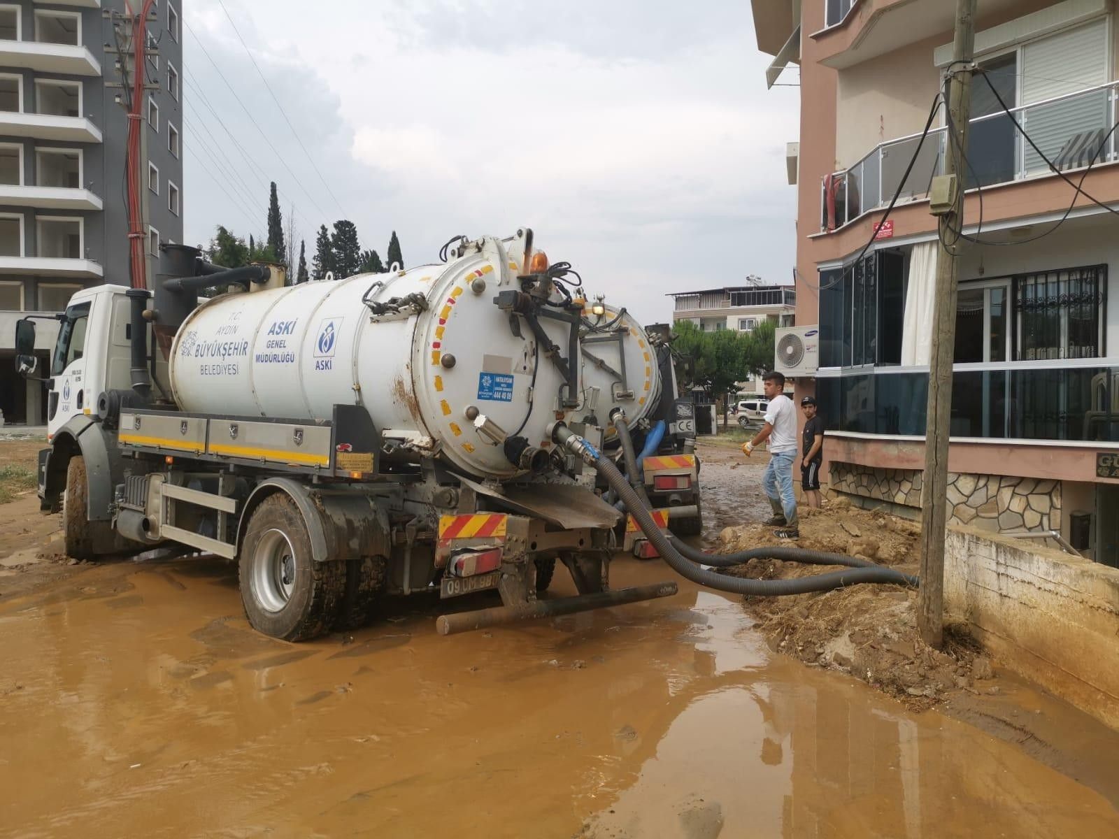 Selden zarar gören evlere yardım
