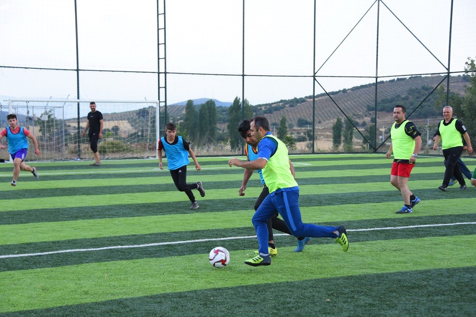 Spor Toto'dan Salihli'ye halı saha