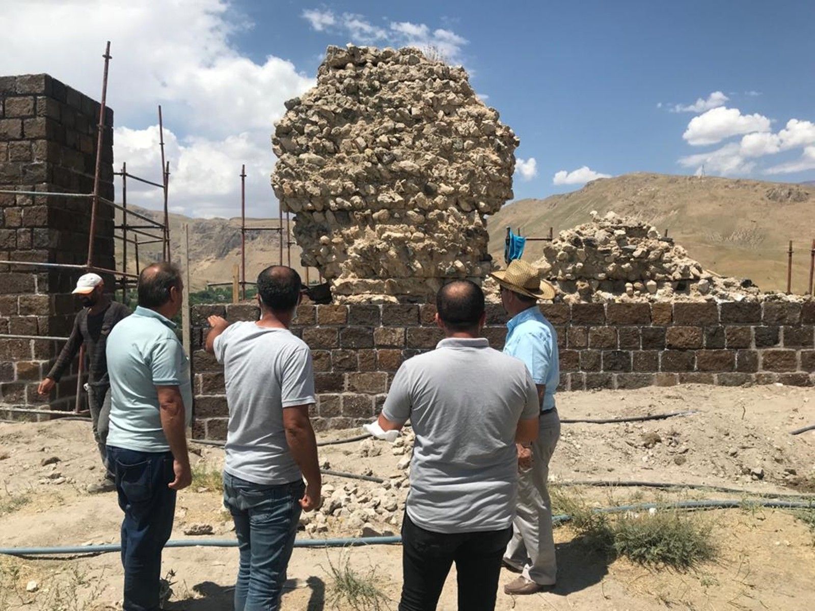 Urartular dönemine ait 3 bin yıllık kalede restorasyon çalışması