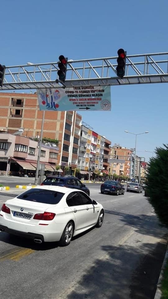 Aydın'da yoldan geçen herkese aşı hizmeti
