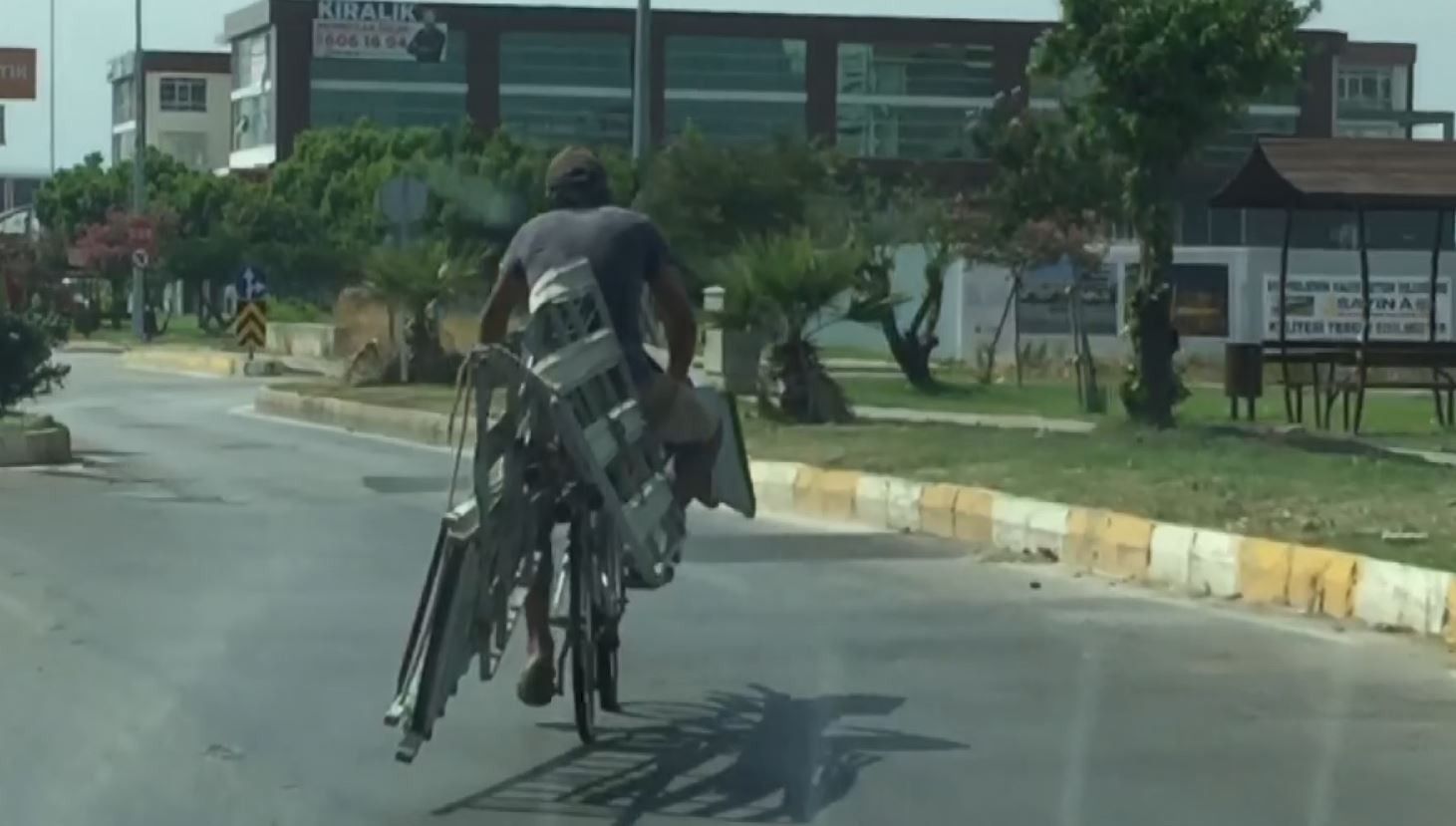 Bisikleti ile ölüme davetiye çıkardı