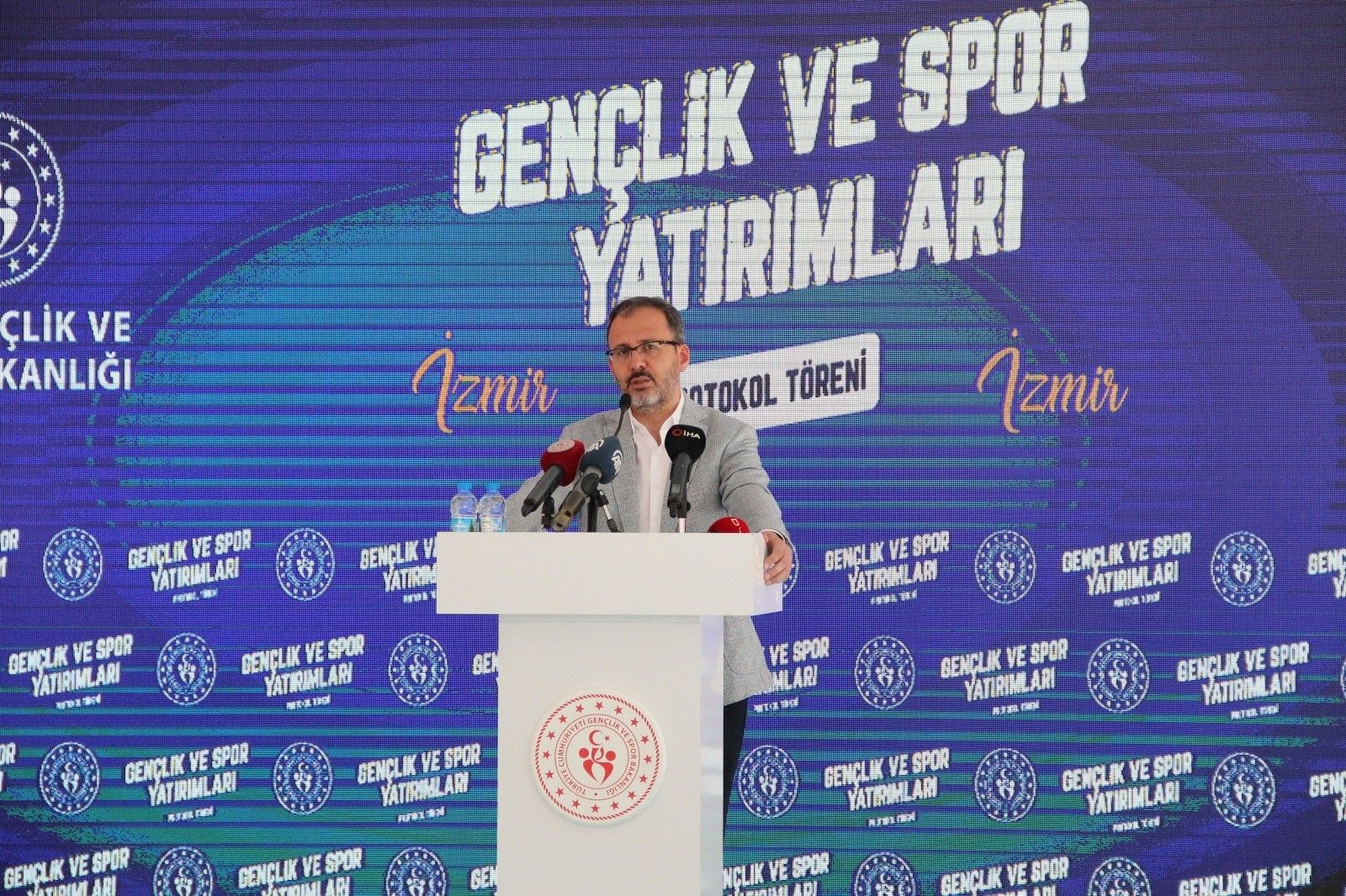 Gençlik ve Spor Bakanı Alsancak Stadı'nı inceledi