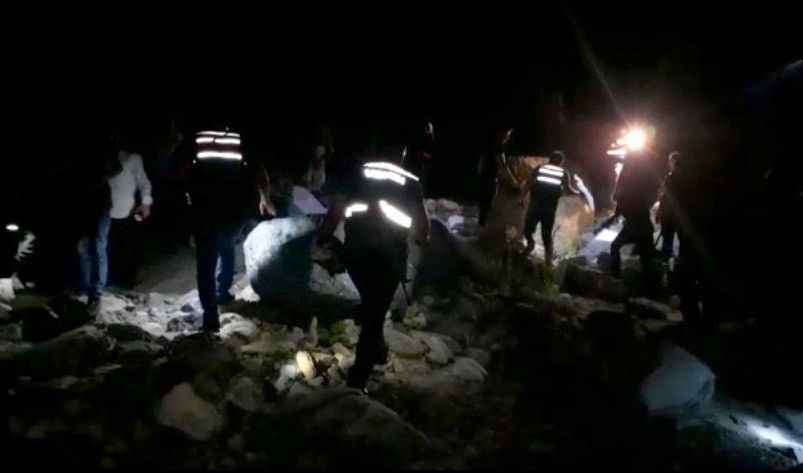 Uçurumdan düşen kadının cansız bedeni 5 saatlik çalışma sonunda çıkartıldı