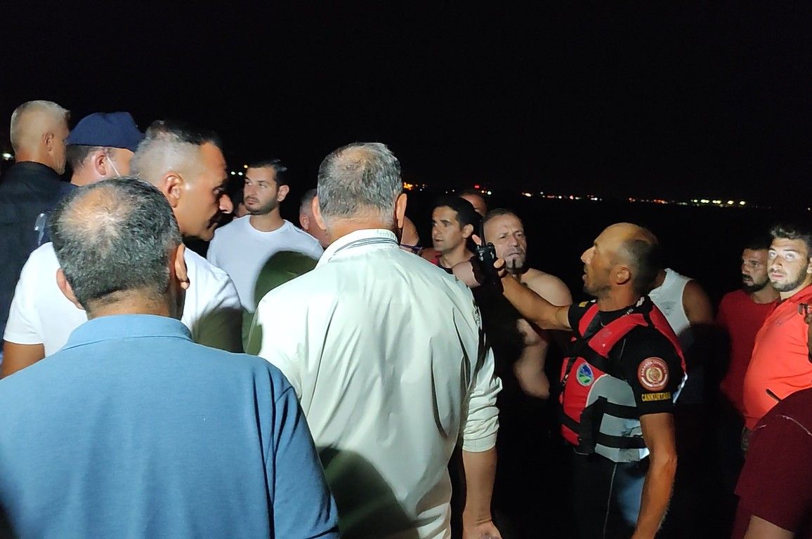 8 saat denizde kaldı, ekipler son anda kurtardı
