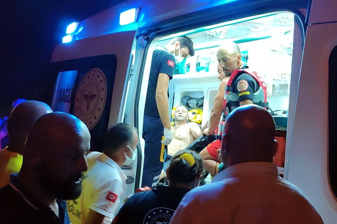 8 saat denizde kaldı, ekipler son anda kurtardı