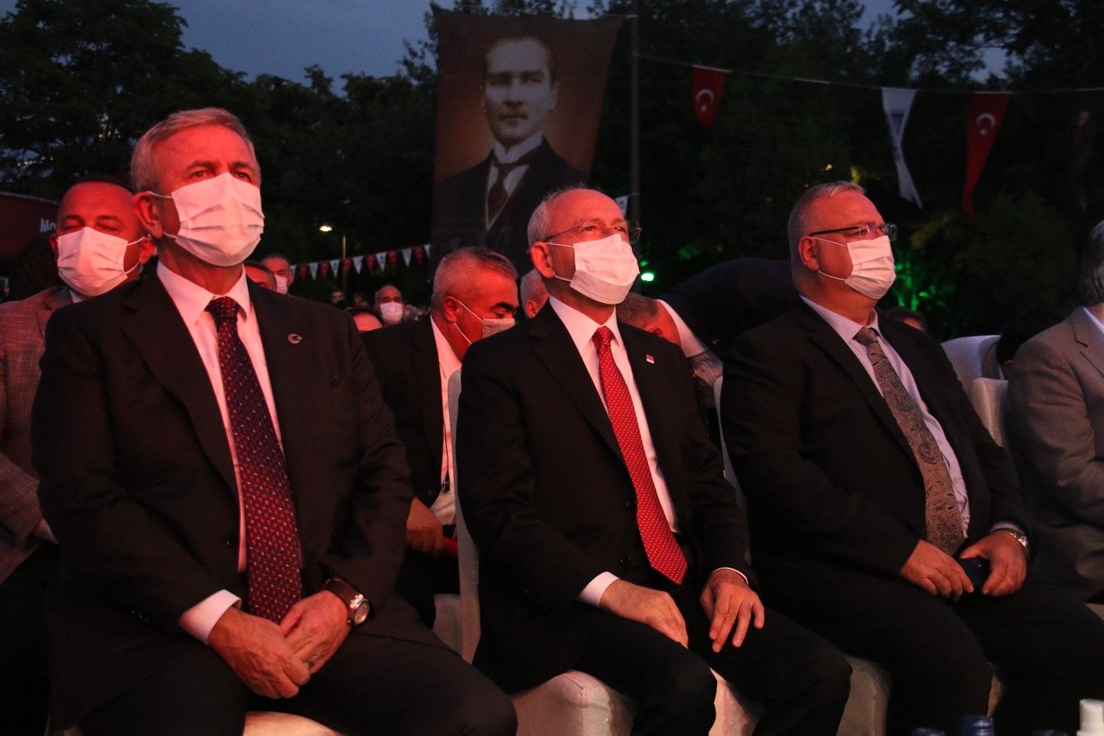 Başkent'te 'Kırmızı-Beyaz' haykırış