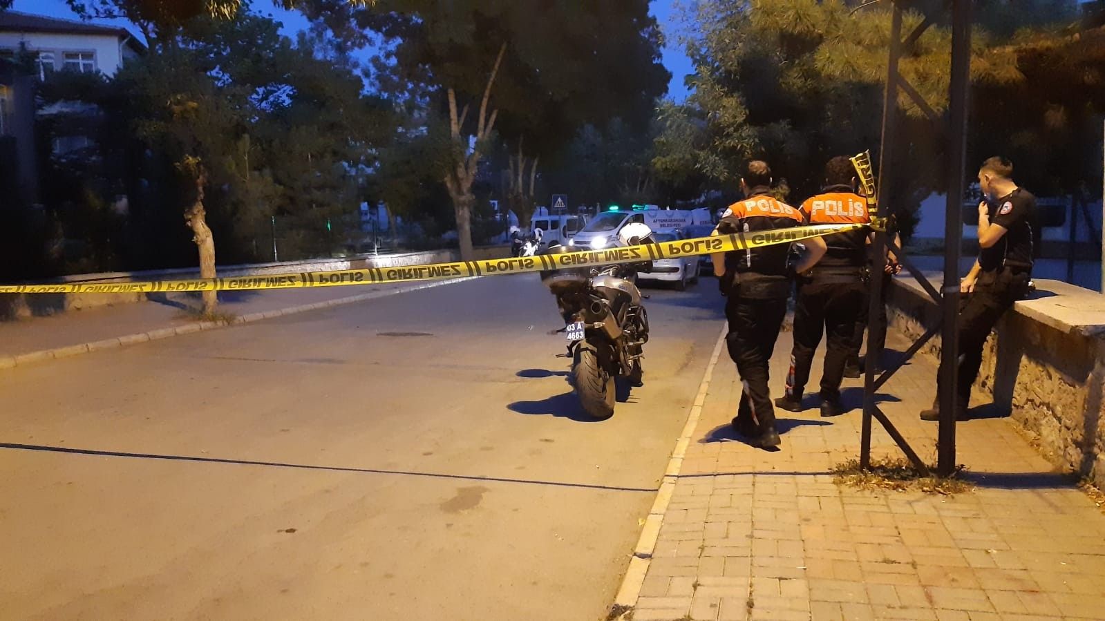 Beylik tabancasıyla 4 kişiyi vurdu