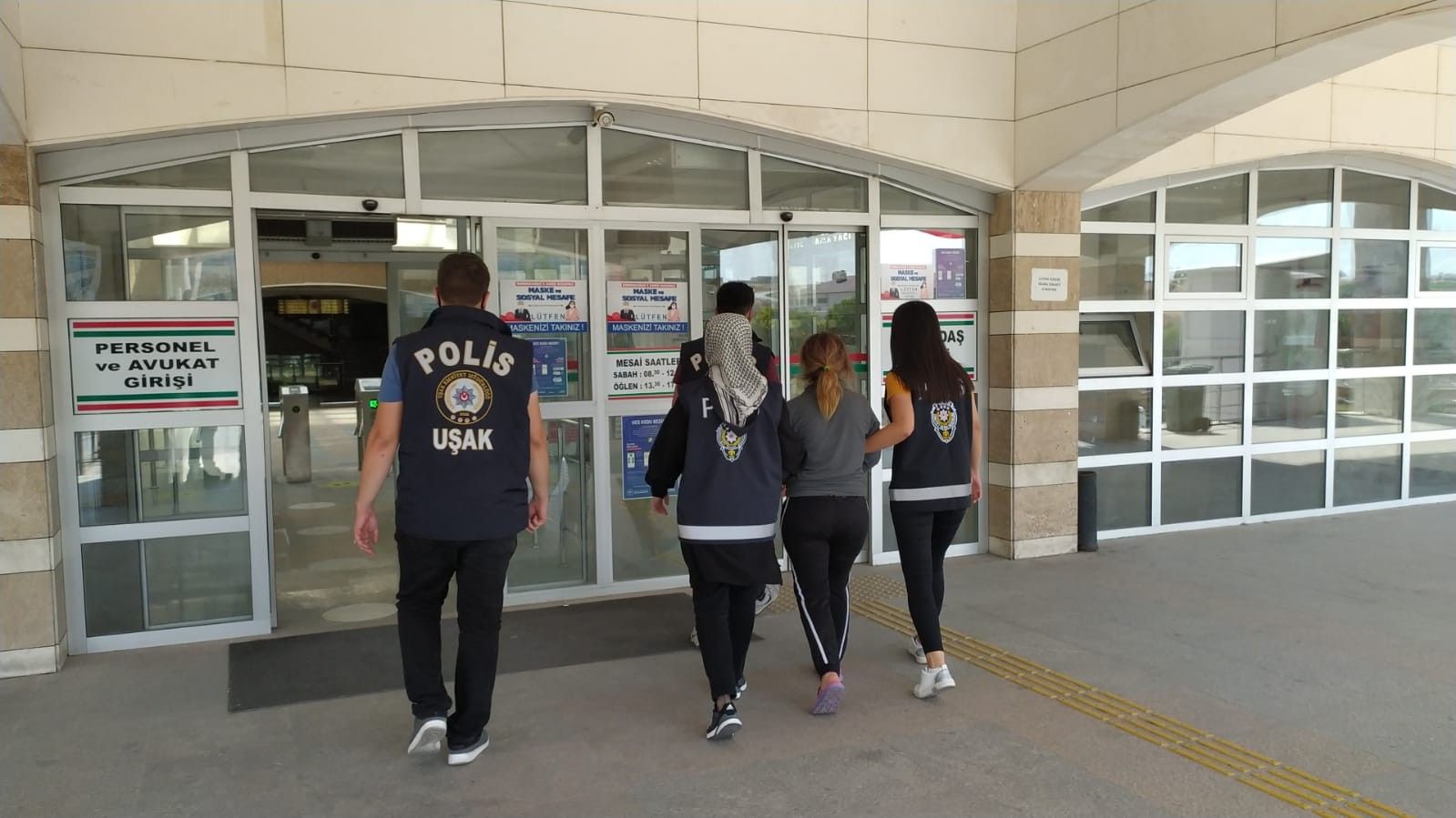 Kocasını bıçaklayıp öldürdü