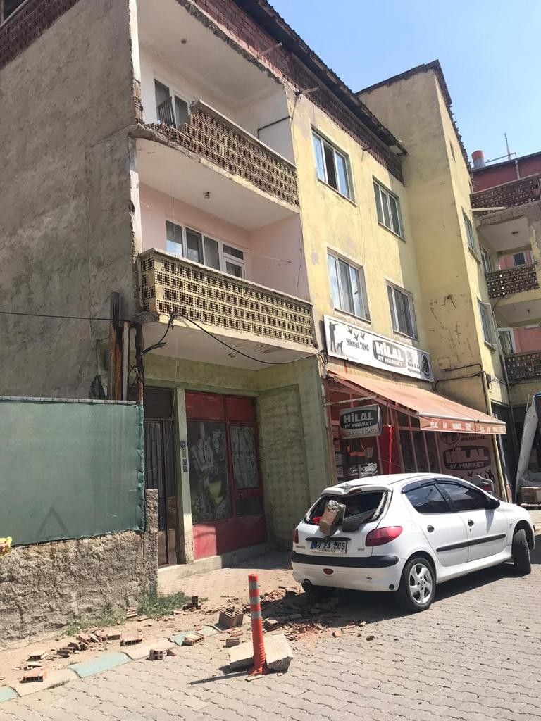 Deprem anında yaşananlar kamerada