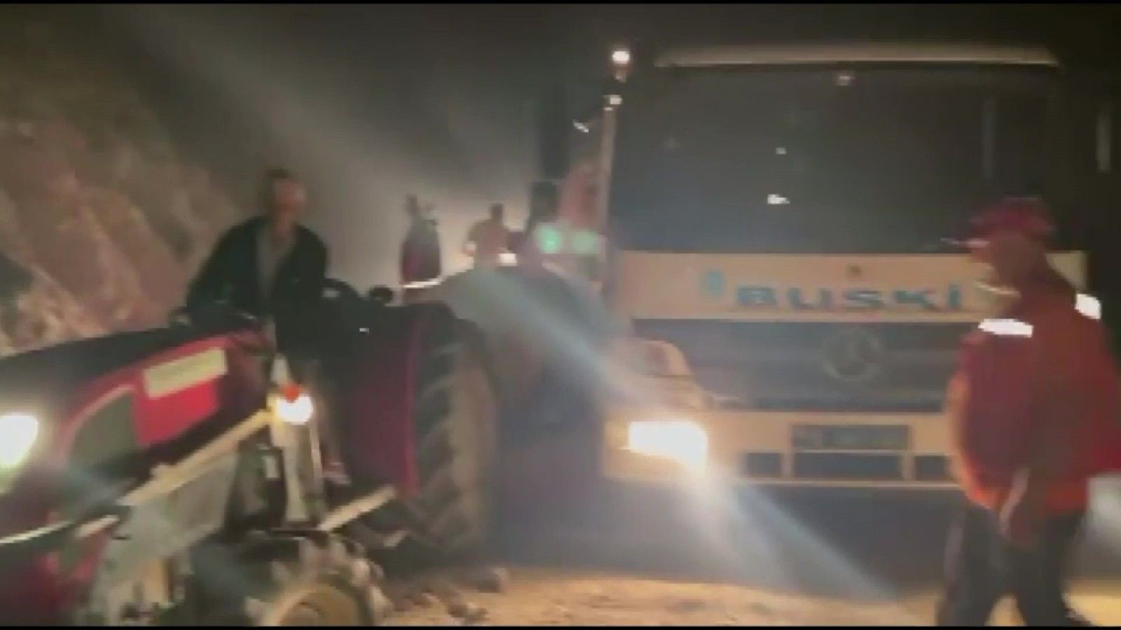 Düşen yıldırım ormanlık alanda yangına sebep oldu