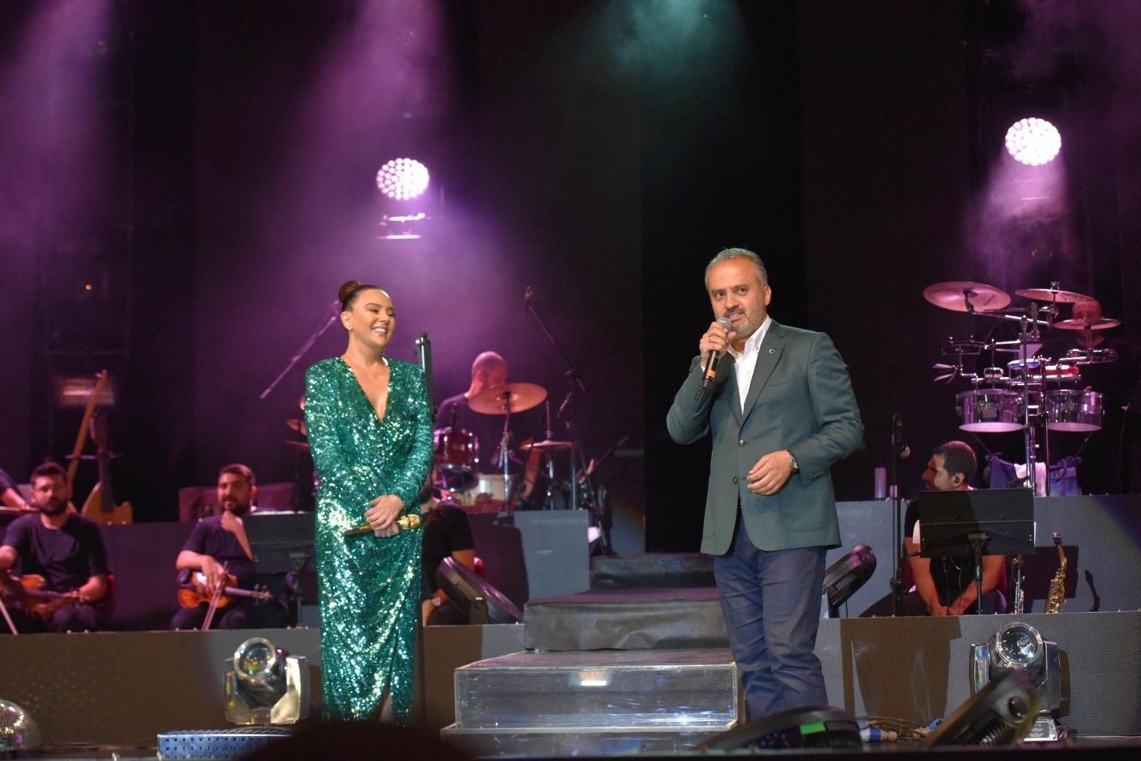 Festivale Ebru Gündeş'le muhteşem final