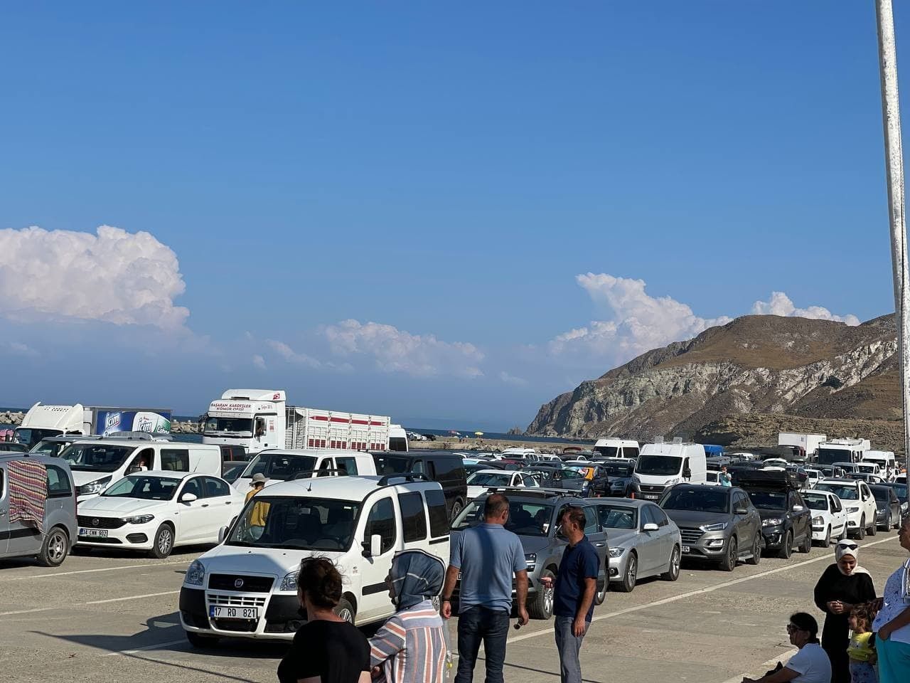 Gökçeada'dan dönen tatilcilerin feribot çilesi