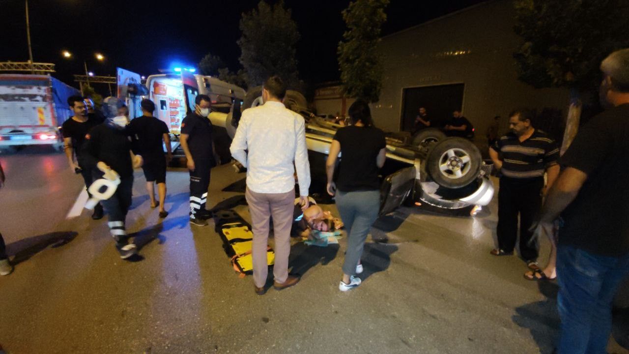 Hatalı sollama yaptı taklalar attı, 5 yaralı