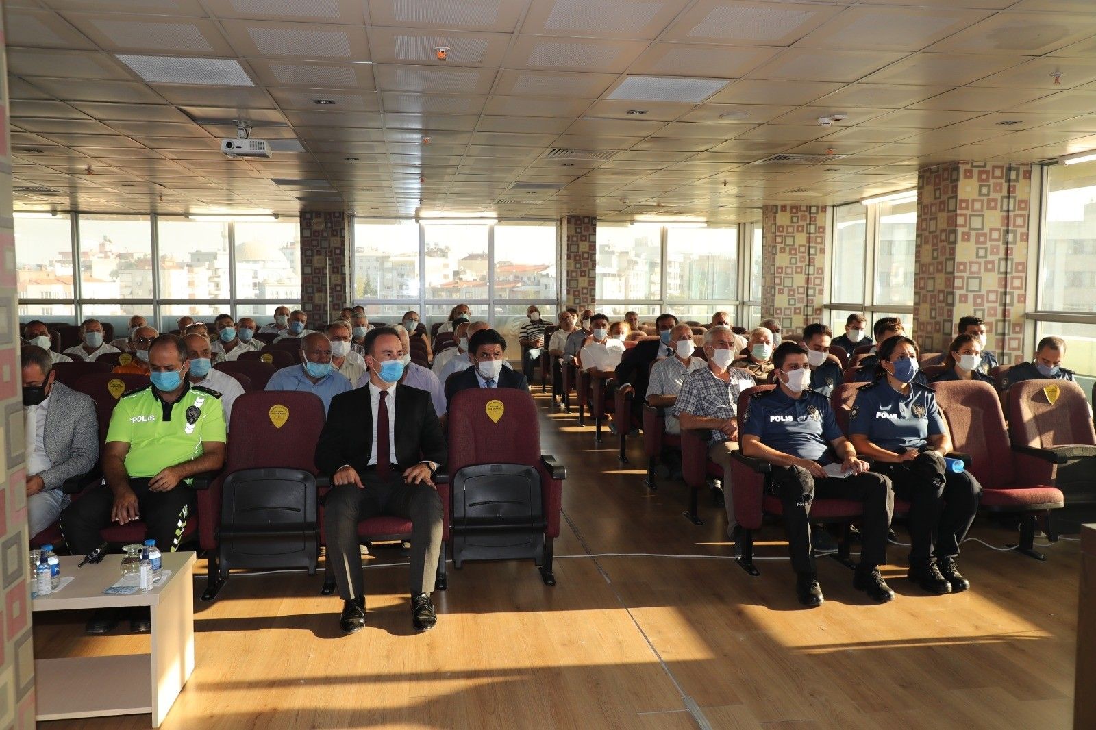 İzmir Emniyet Müdürü, 56 mahalle muhtarıyla buluştu