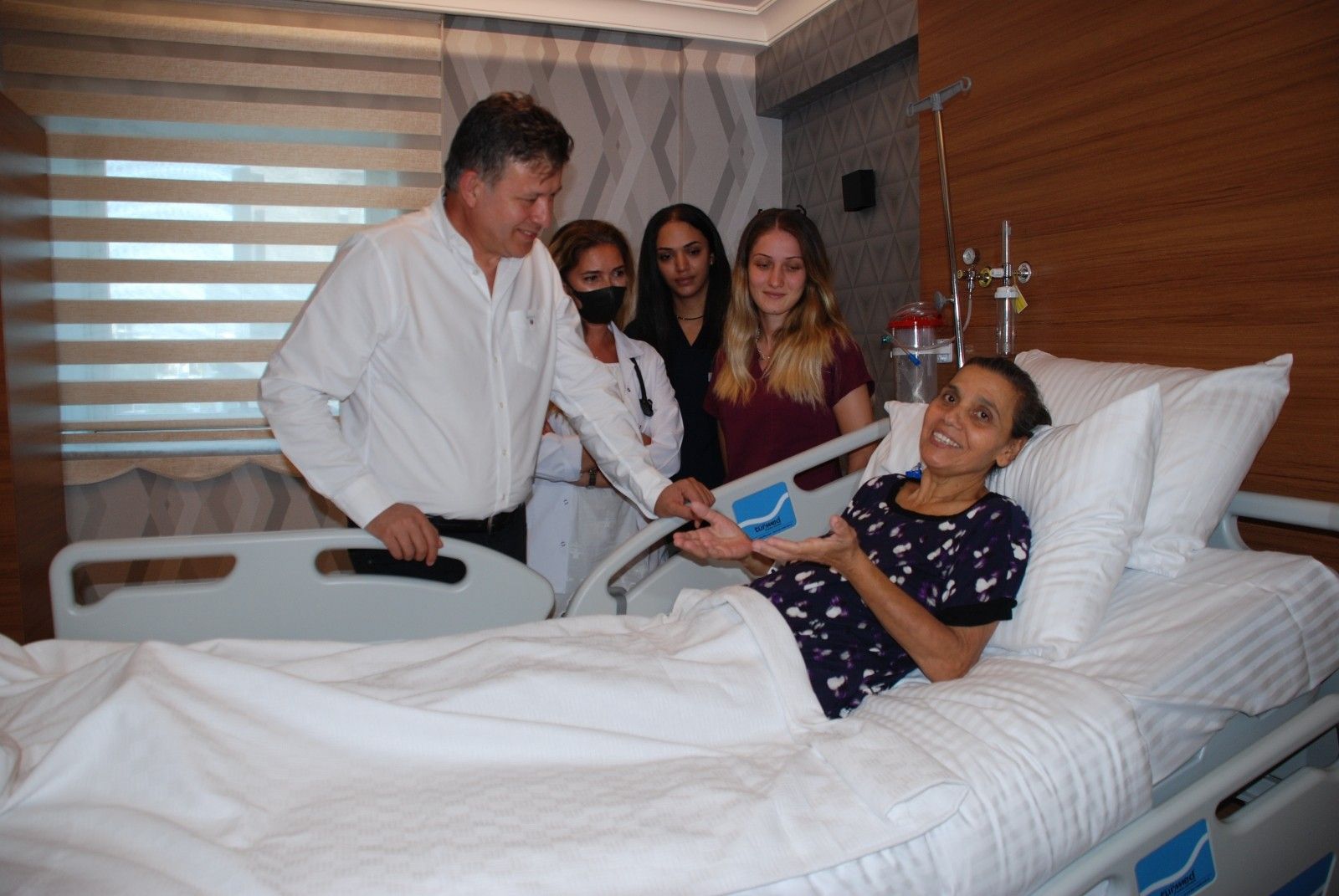 İzmir' de sağlık bulan Şükran Küçük, ameliyatını ABD'li doktorlara izletecek