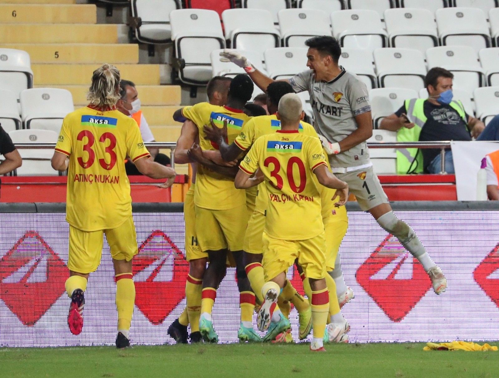 İzmir, sezona yenilgisiz başladı