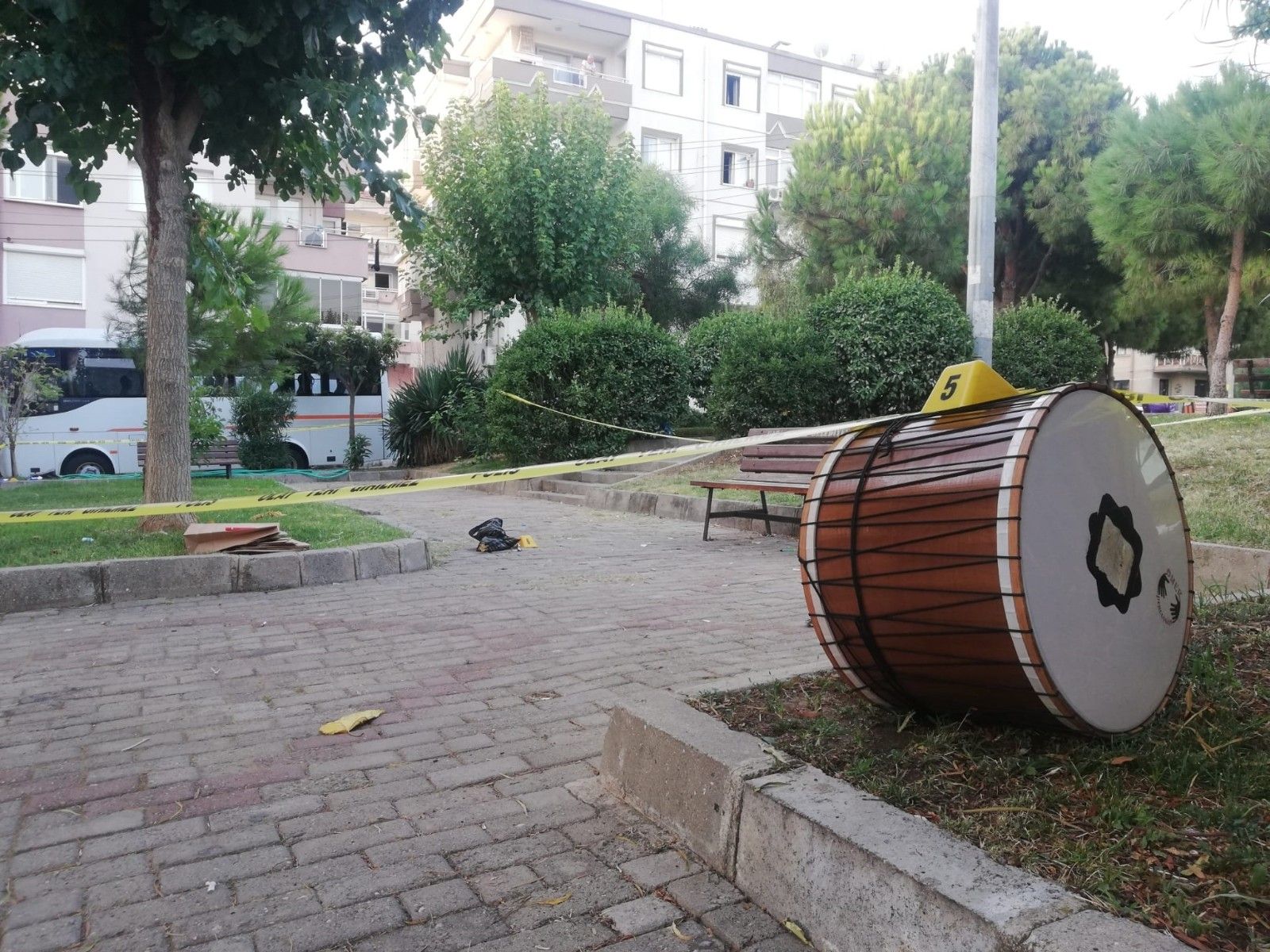 İzmir'de parkı kana buladılar: 1 ölü, 3 yaralı