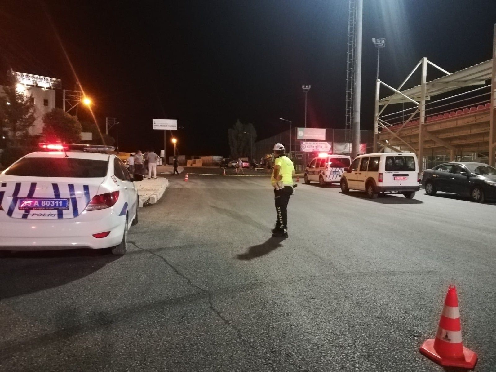İzmir'de polislerin halı saha maçında kan aktı