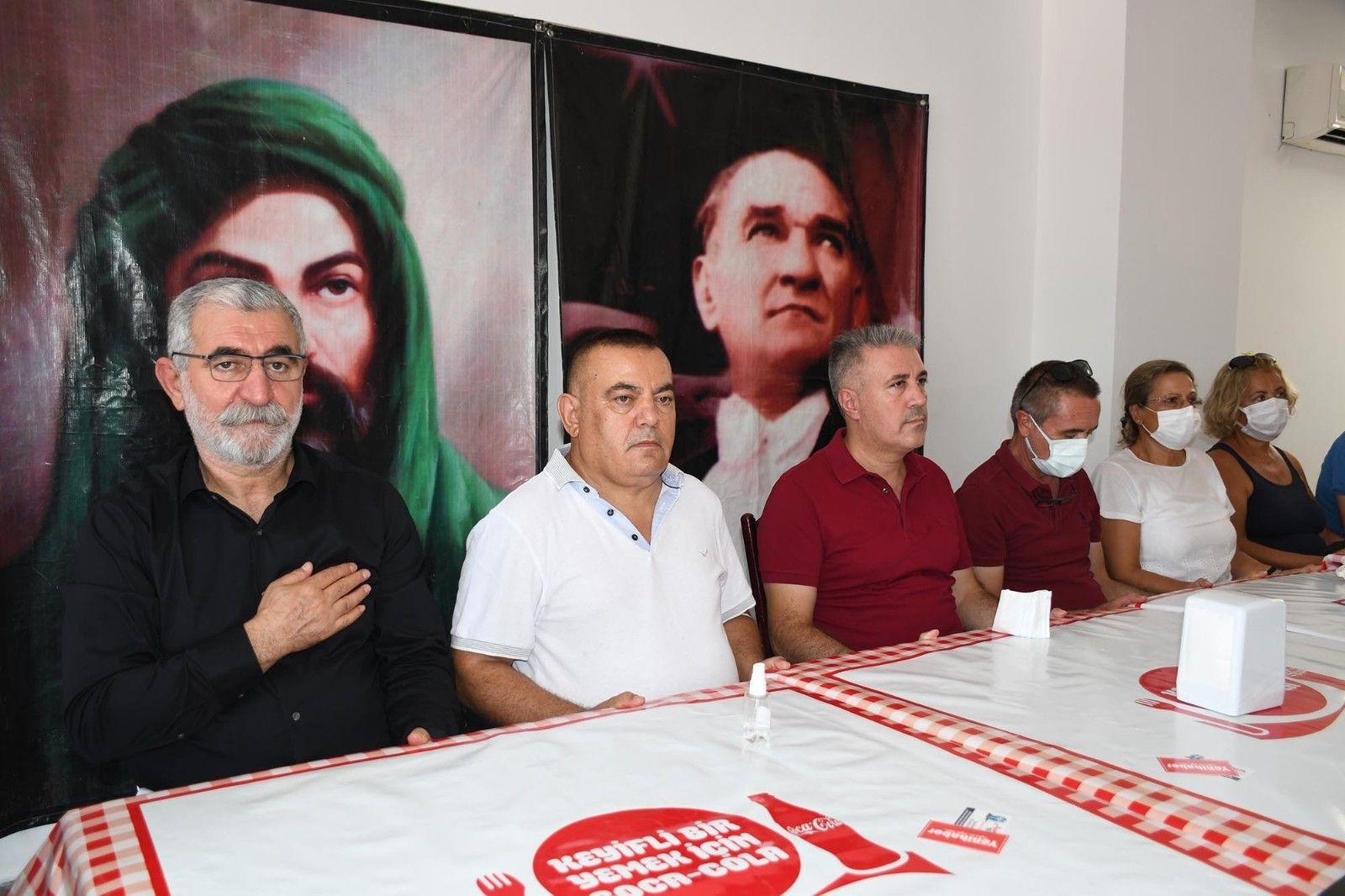 Kuşadası Cemevi'nde 3 bin kişiye aşure ikramı