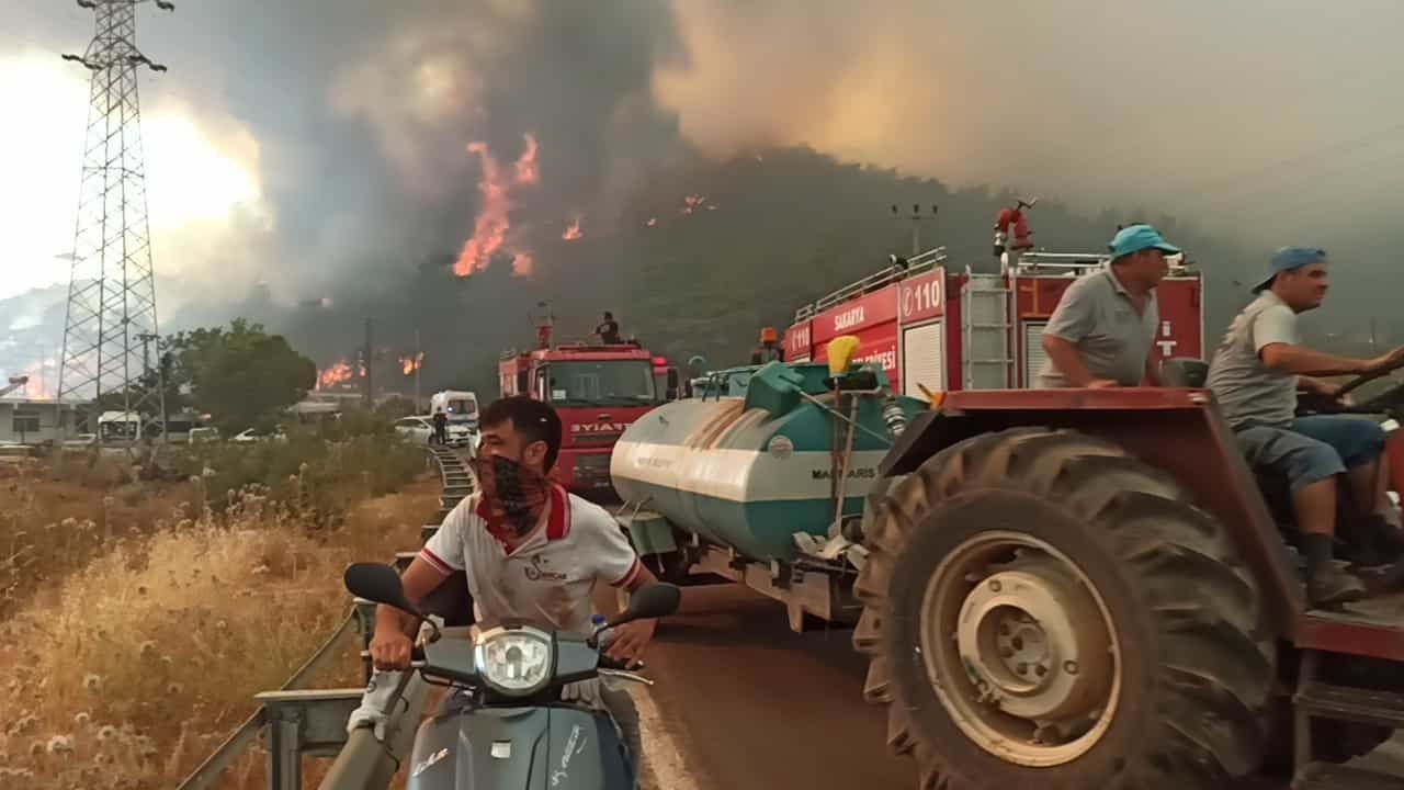 Marmaris Hisarönü tahliye ediliyor