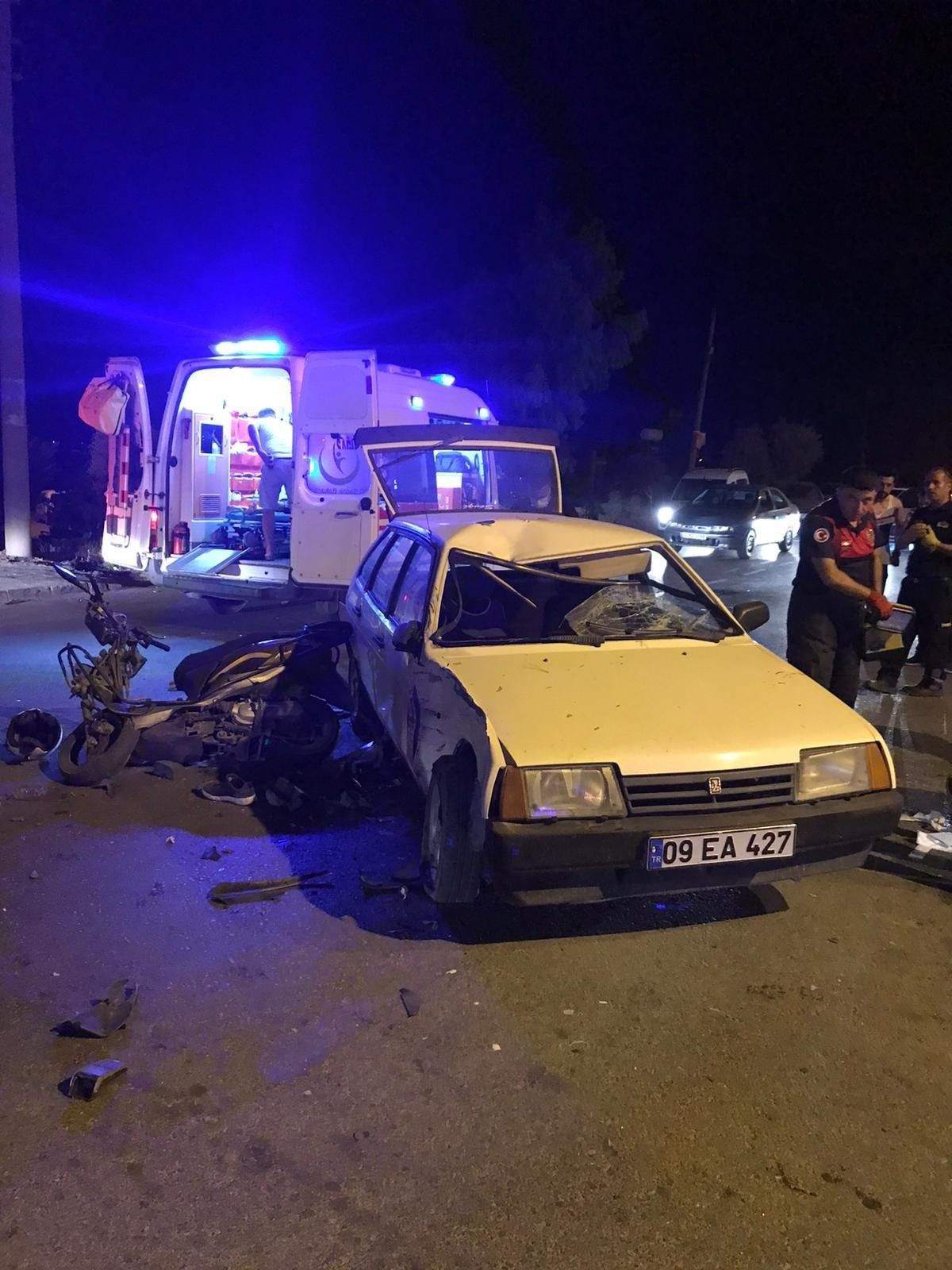 Motosikletle seyahat eden baba ve oğlu ağır yaralandı