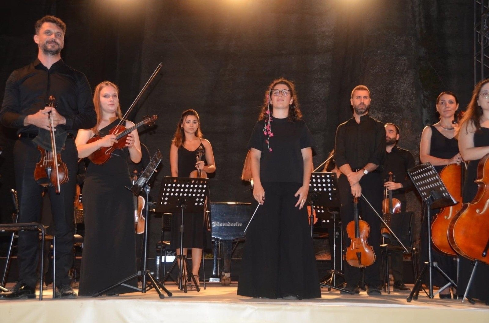 El Ele Müzik Senfoni Orkestrası'ndan Gümüşlük'te konser