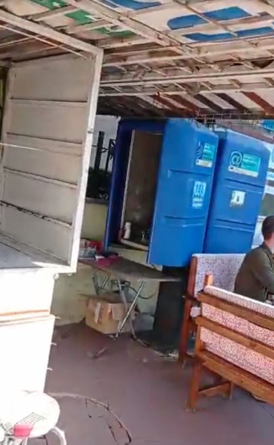 Tarih olan telefon kulübesi çay ocağı oldu