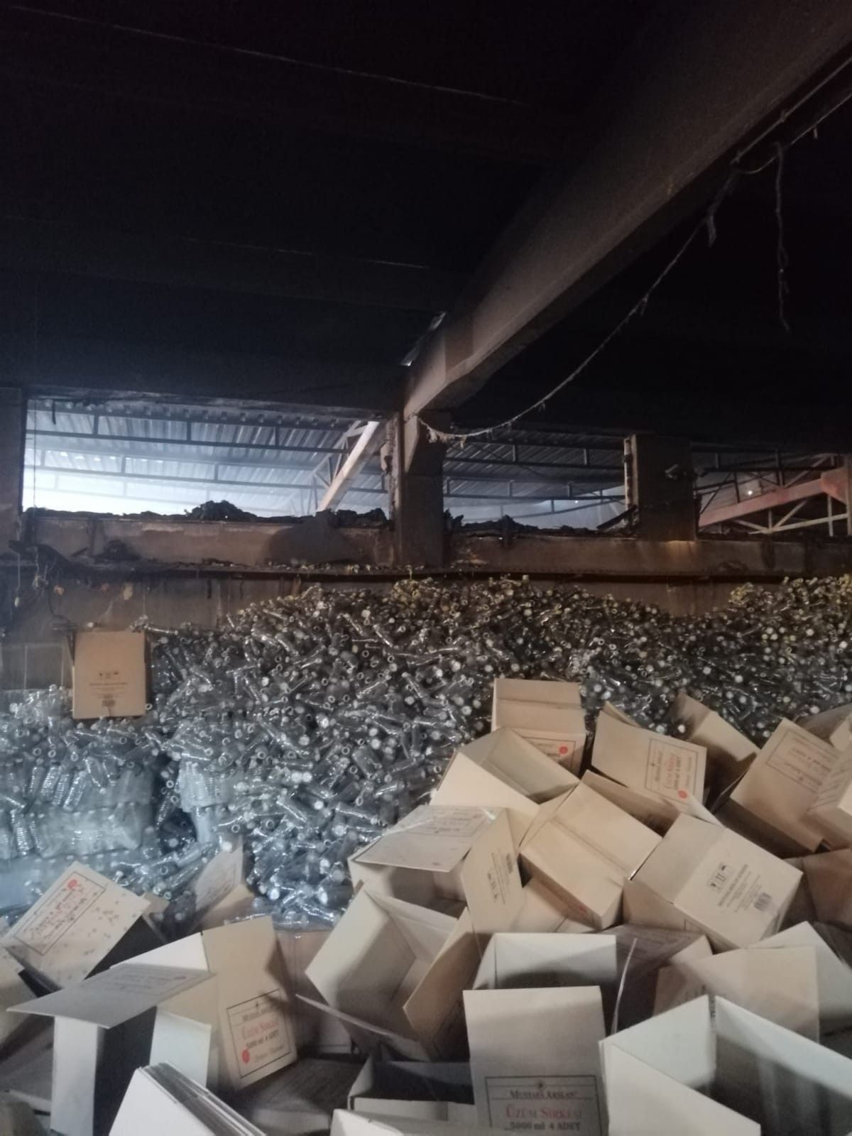Yanan sirke fabrikasında maddi hasar 300 bin lira