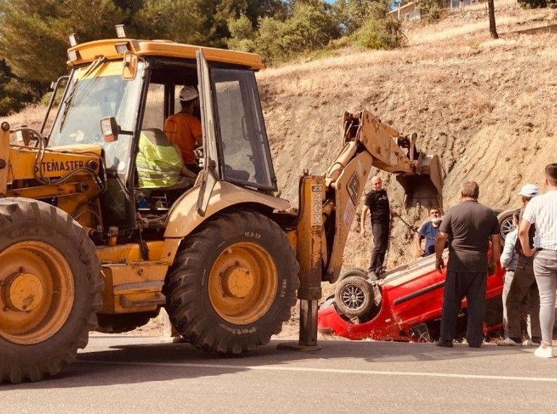 Yoldan çıkan otomobil takla attı, 2 kişi yaralandı