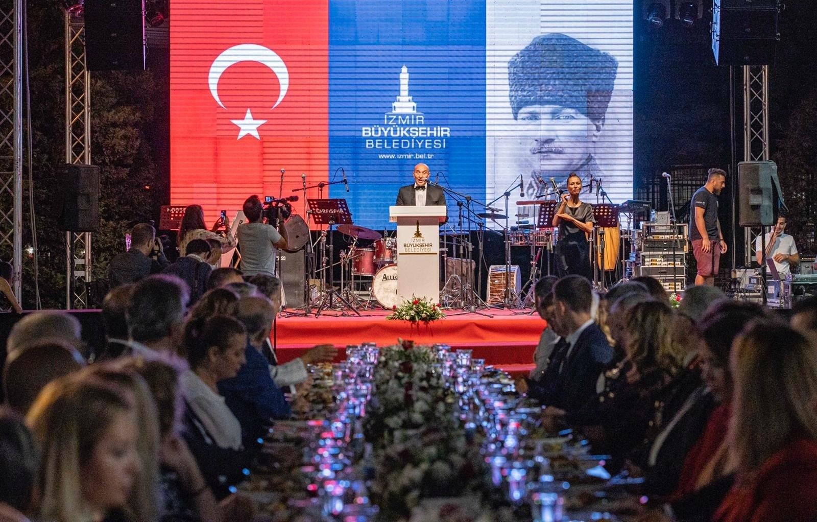 9 Eylül, dünya halklarına örnek bir destan oldu