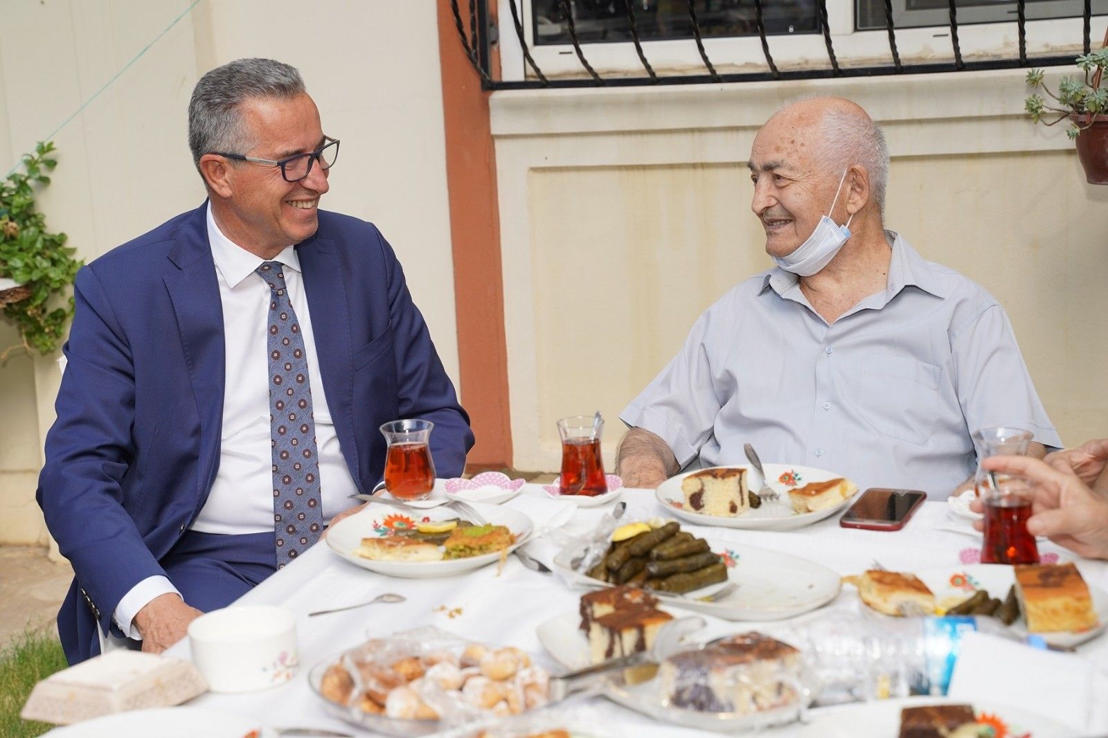 Başkan Arda, alzheimer ve demans hastalarının yanında