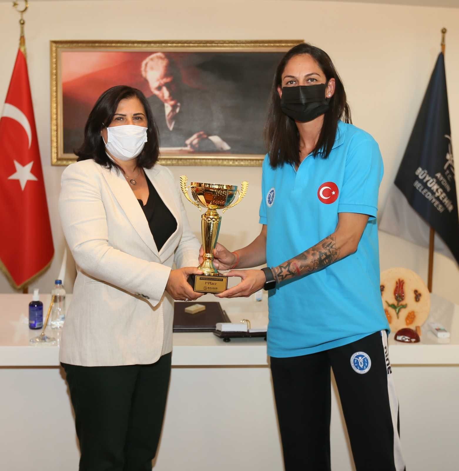 Başkan Çerçioğlu Balkan Kupası'nı kazanan Aydın'ın Sultanlarını ağırladı