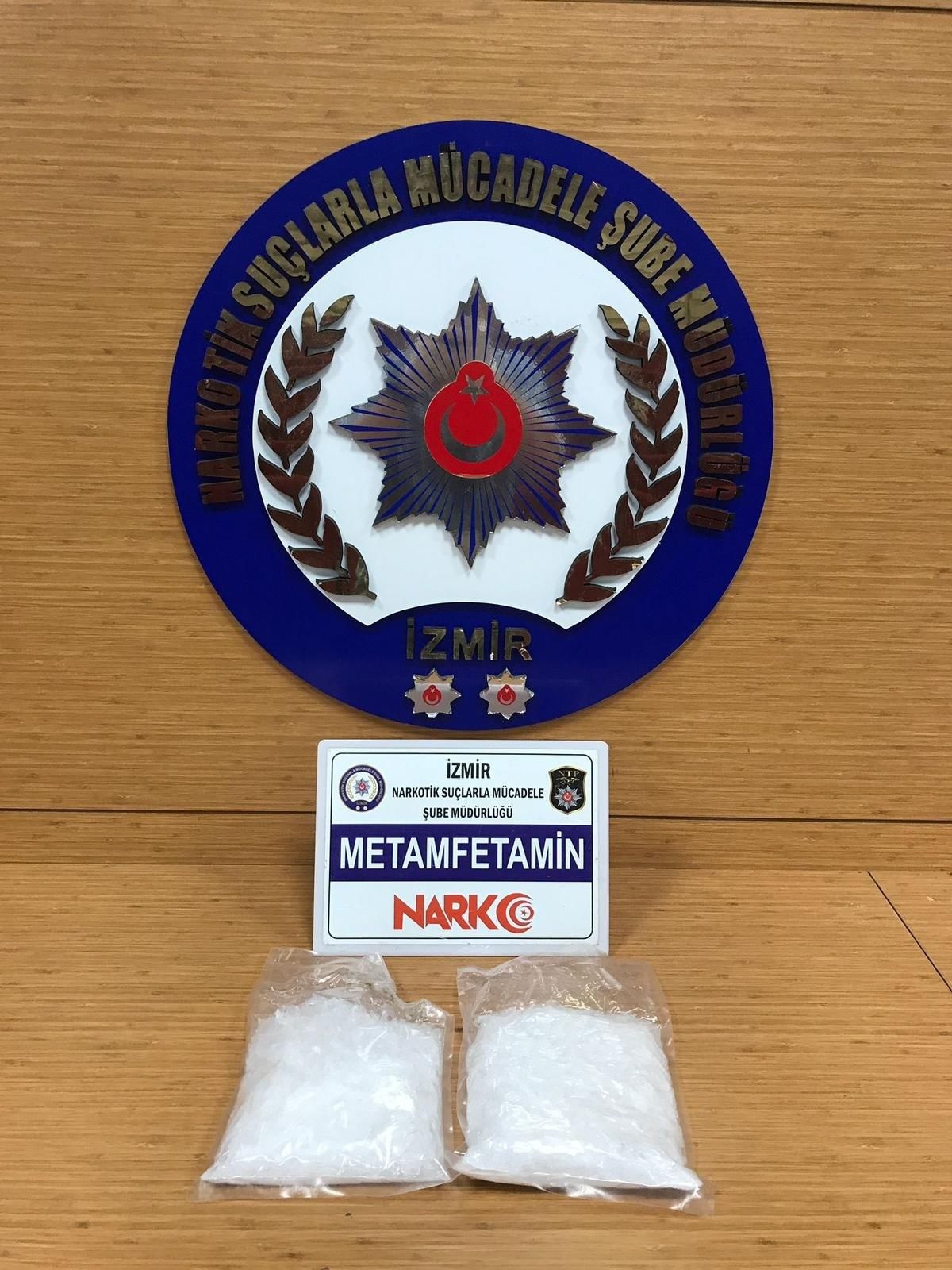 Çantasından 1 kilo uyuşturucu madde çıktı