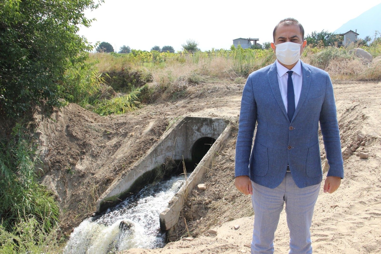 Gediz Nehri kuruyor! Kum adacıkları oluştu