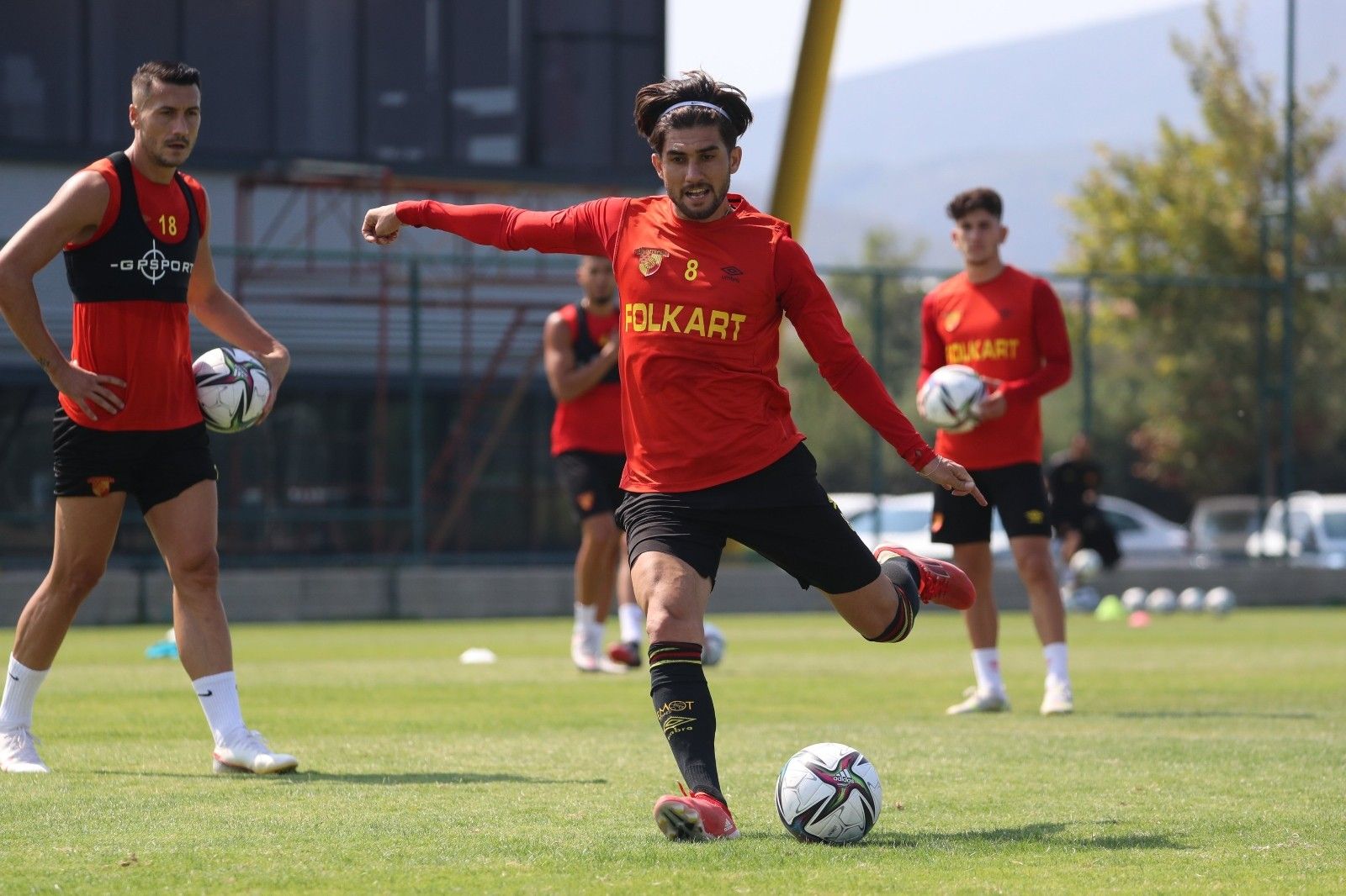 Göztepe, derbiye hazırlanıyor