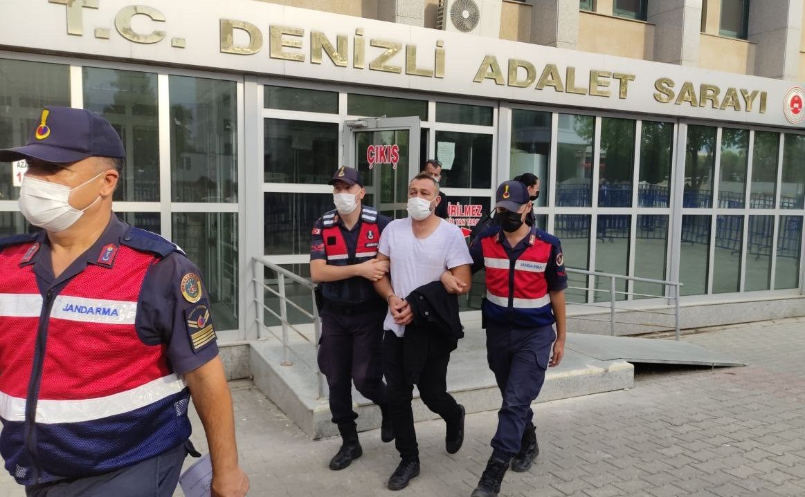 İstediği şarkı çalınmayınca dehşet saçtı