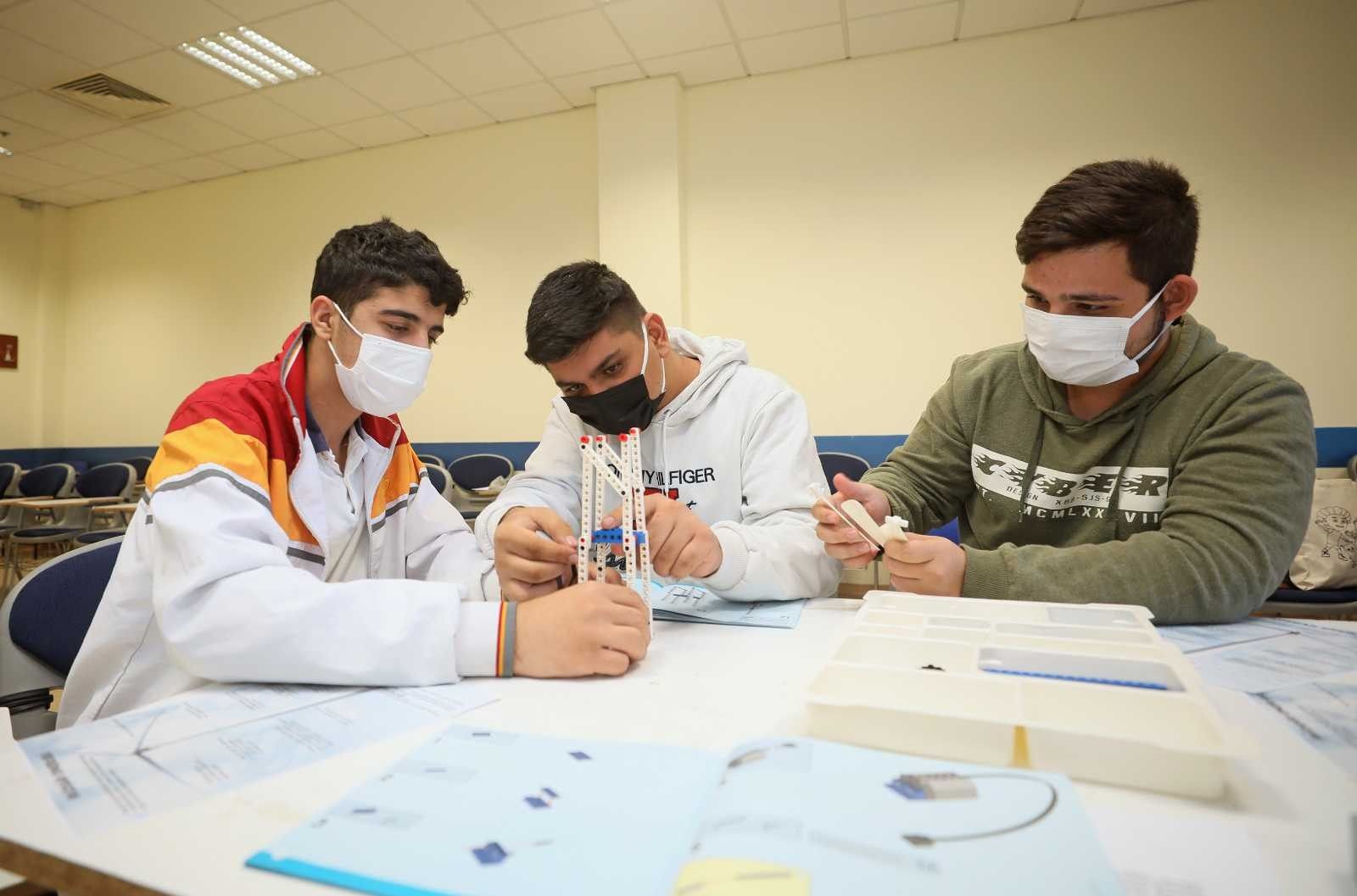 İzmir'de 10 bin kişi bilimle buluştu