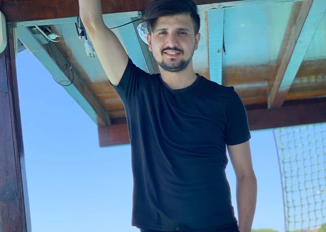 İzmir'de motosiklet kaldırıma çarptı: 1 ölü