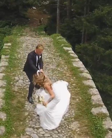 Köpeğin kovaladığı gelin ve damadın zor anları