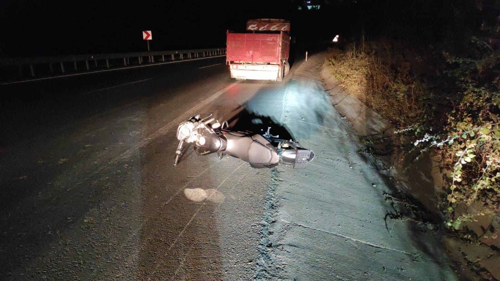 Motosikletiyle kaza yapan sürücü hayatını kaybetti
