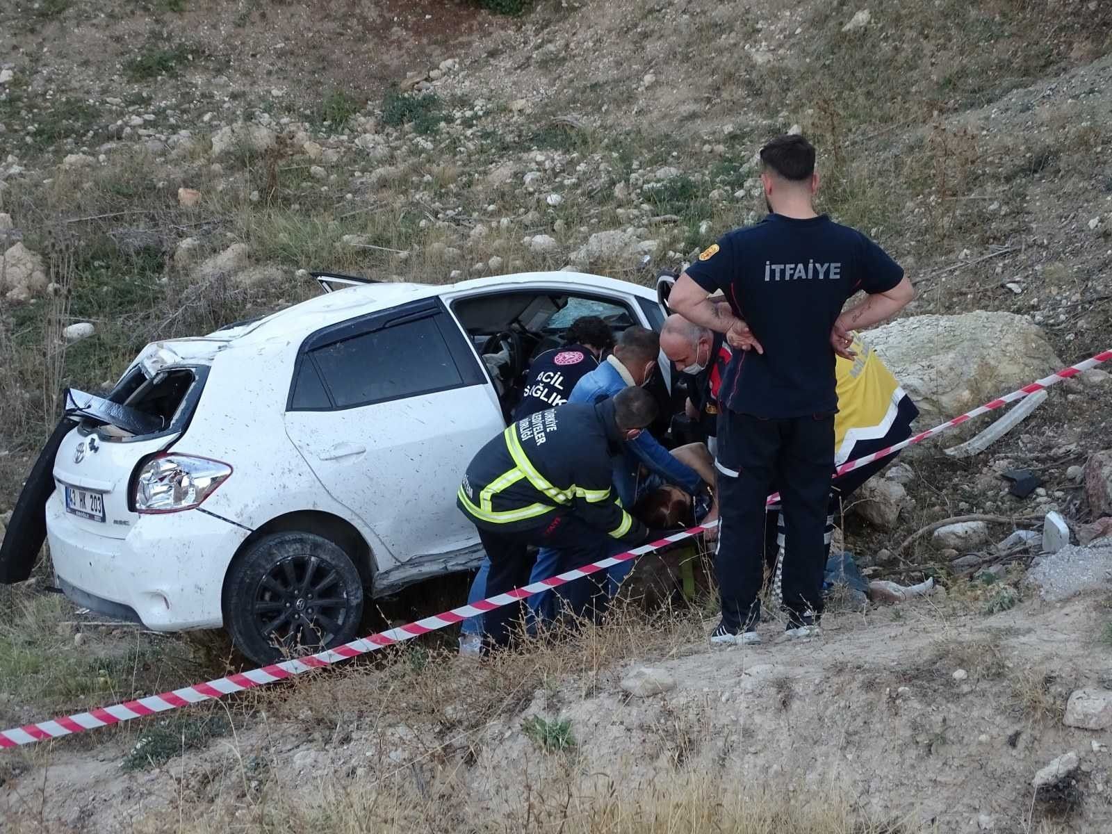 Otomobil uçuruma yuvarlandı: 1 ölü, 1 yaralı