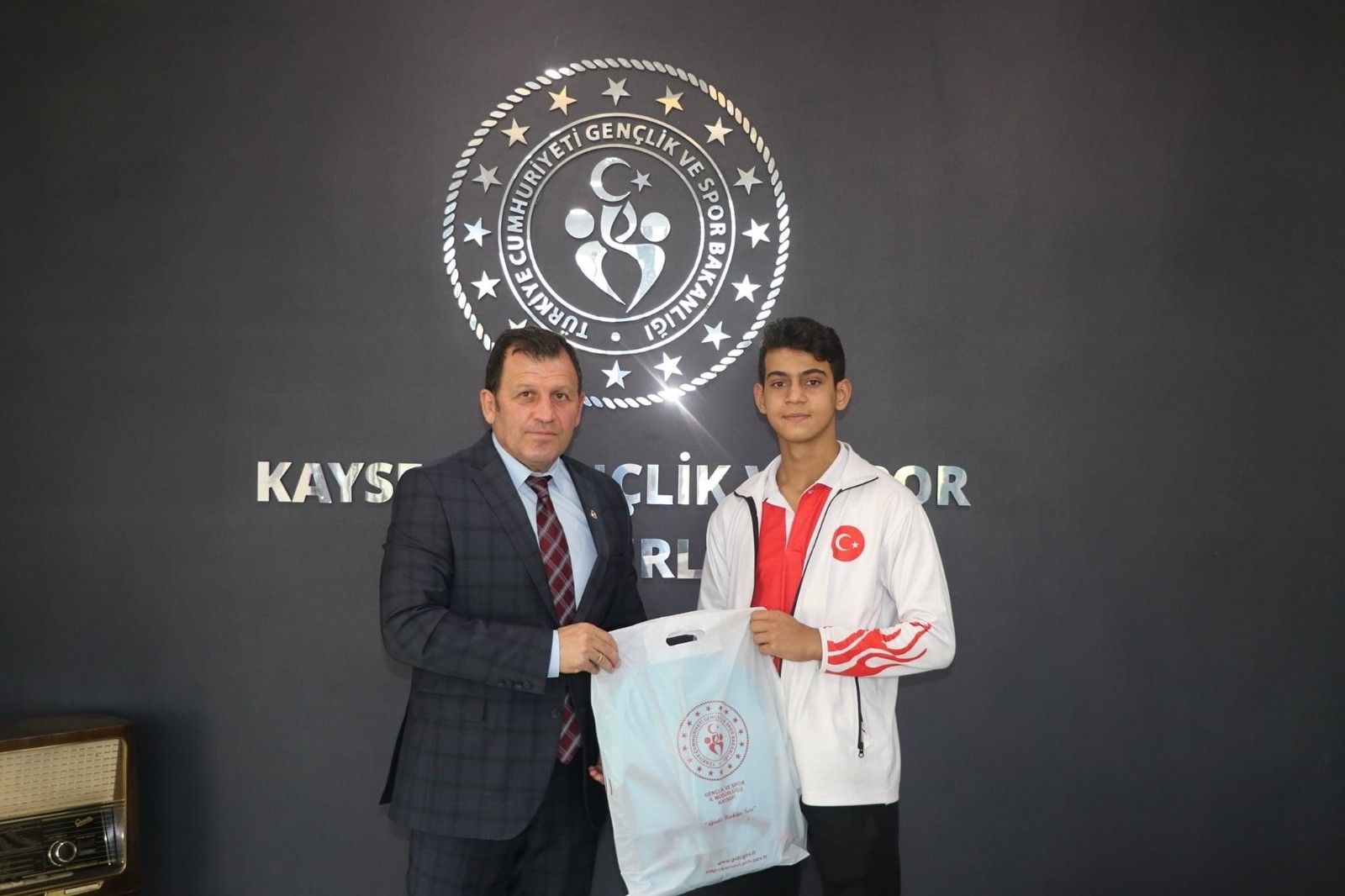 Polonya'dan dönen Özbey Çetin altın madalya sözü verdi