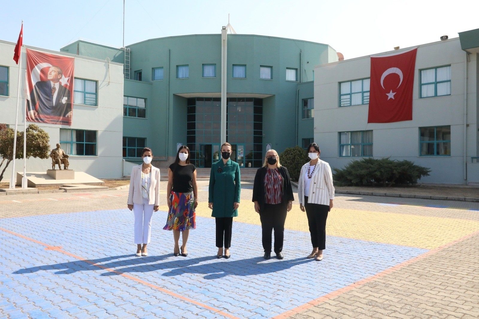 Rektör Hotar, minik öğrencilerin sevincine ortak oldu