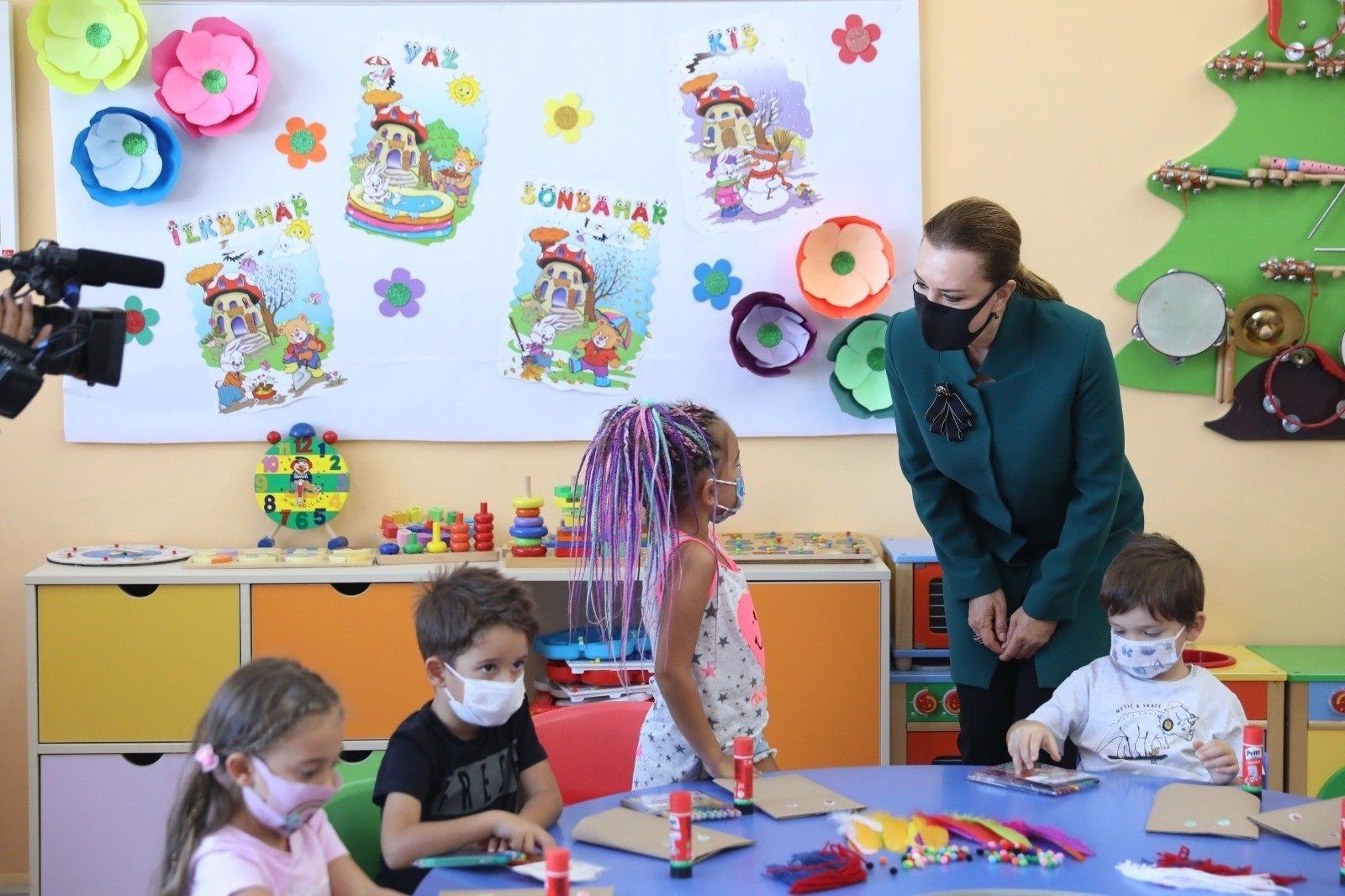 Rektör Hotar, minik öğrencilerin sevincine ortak oldu